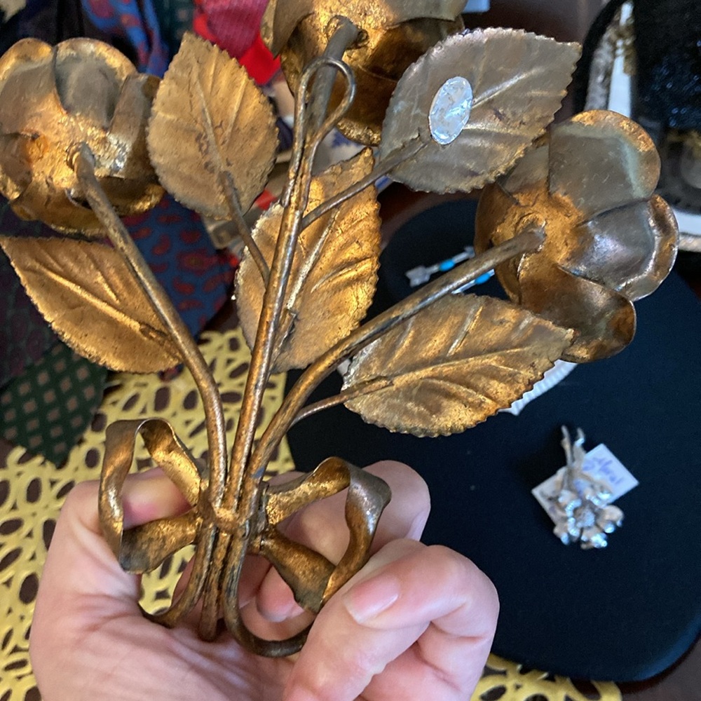 Ornate Gilded Rose Hanging Holder - Picture 4 of 4